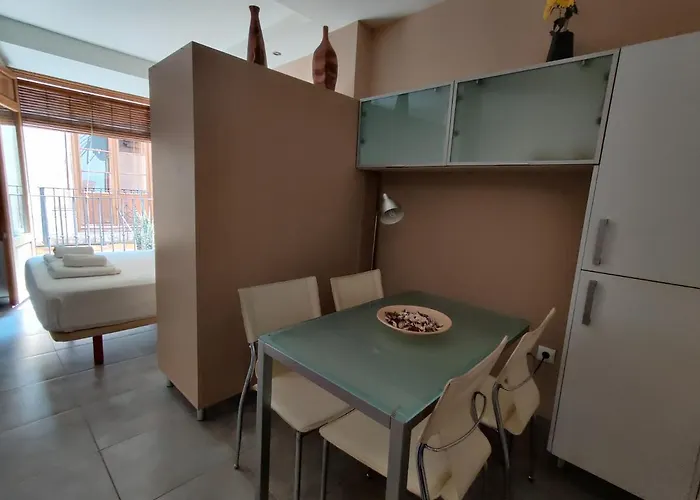 Hin17 Estudios مالقة