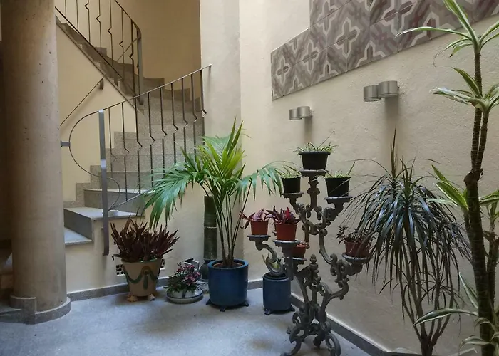 Hin17 Estudios * مالقة